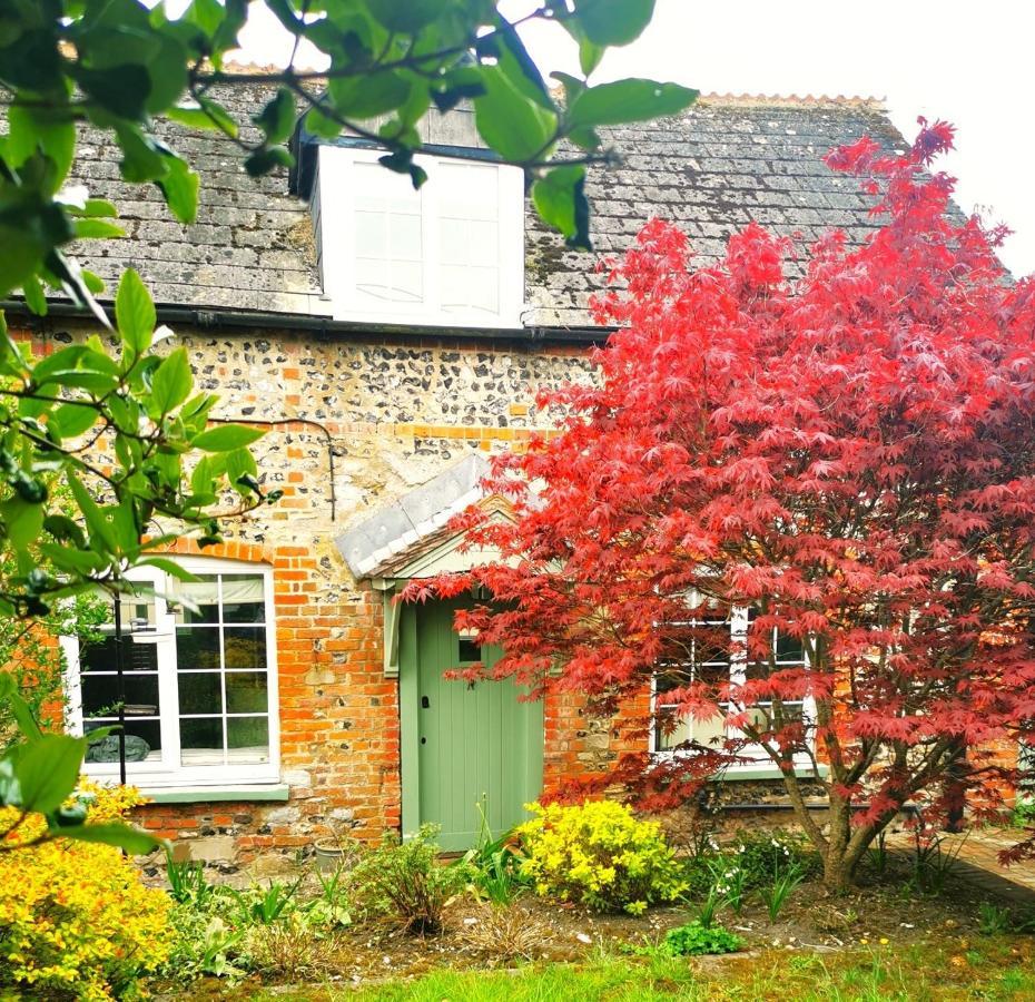 Historic, Traditional & Spacious Wiltshire Cottage Shrewton Экстерьер фото